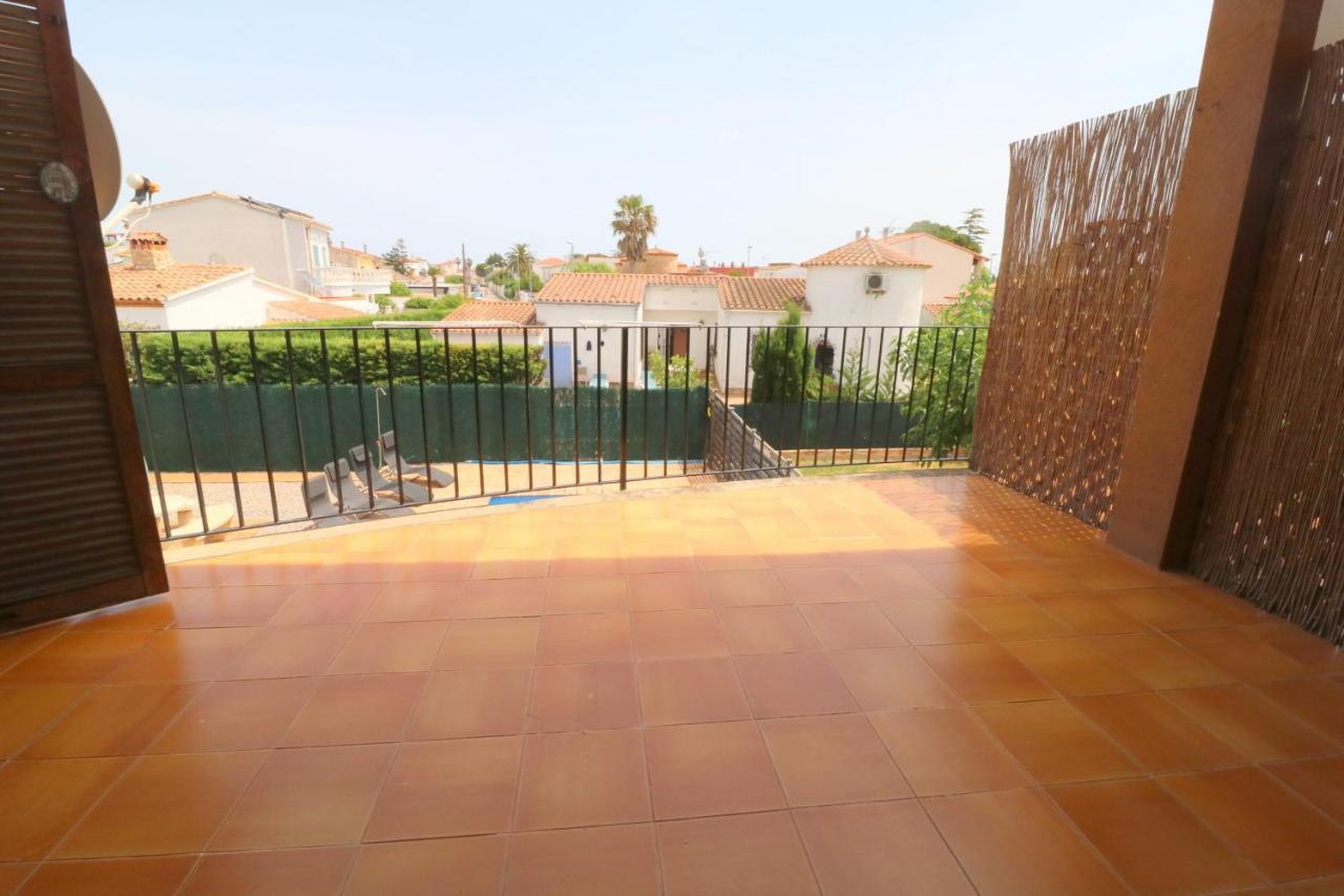 Peni 168A - Belle Maison Avec Piscine Empuriabrava Exterior photo