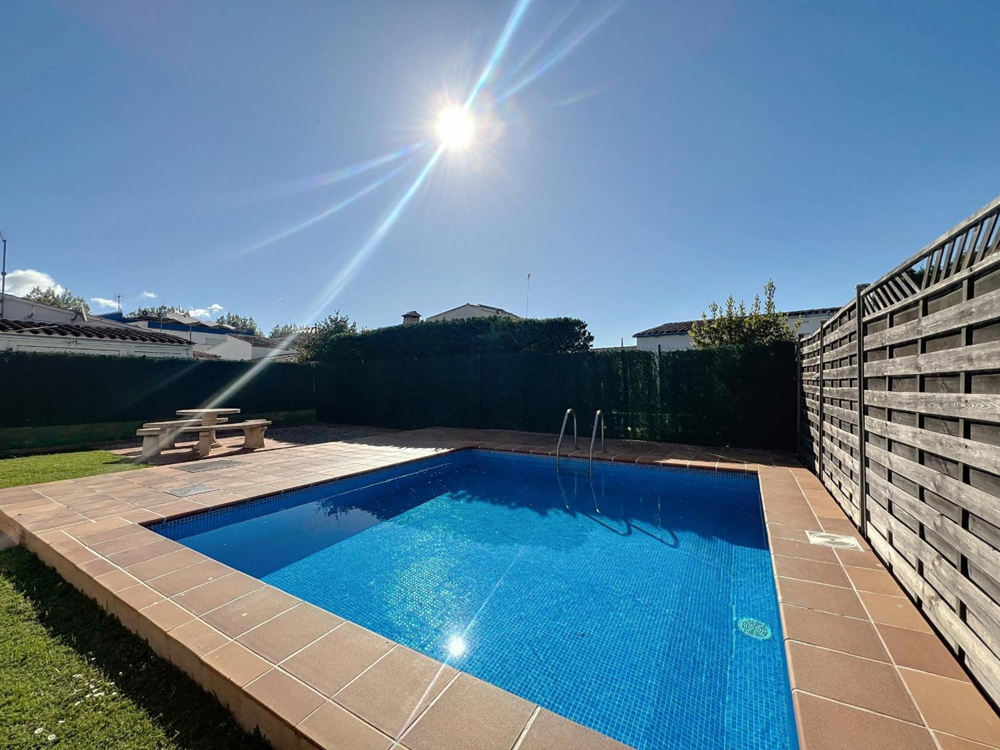 Peni 168A - Belle Maison Avec Piscine Empuriabrava Exterior photo